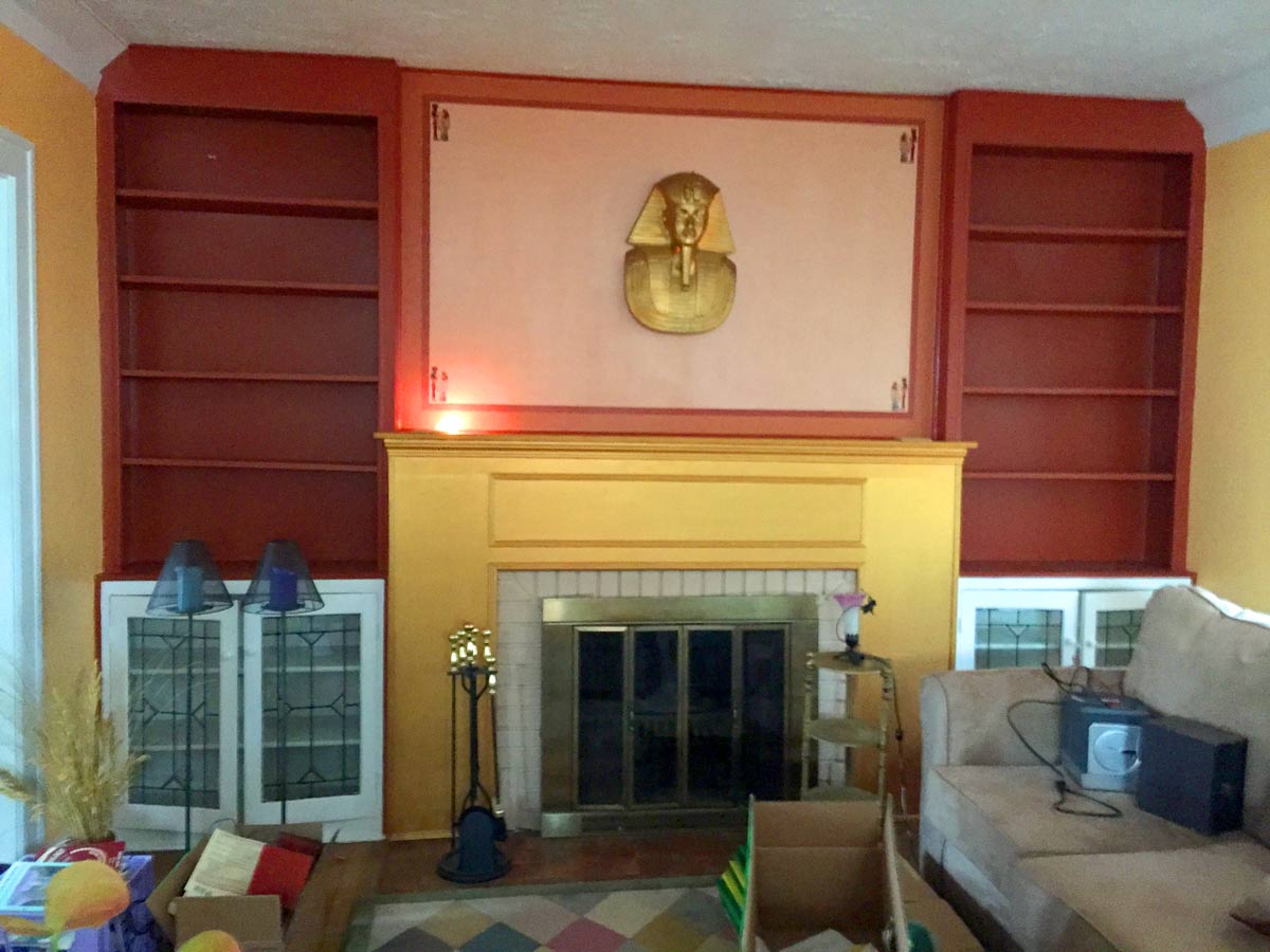 livingroom-before-fireplace-wall-king-tut