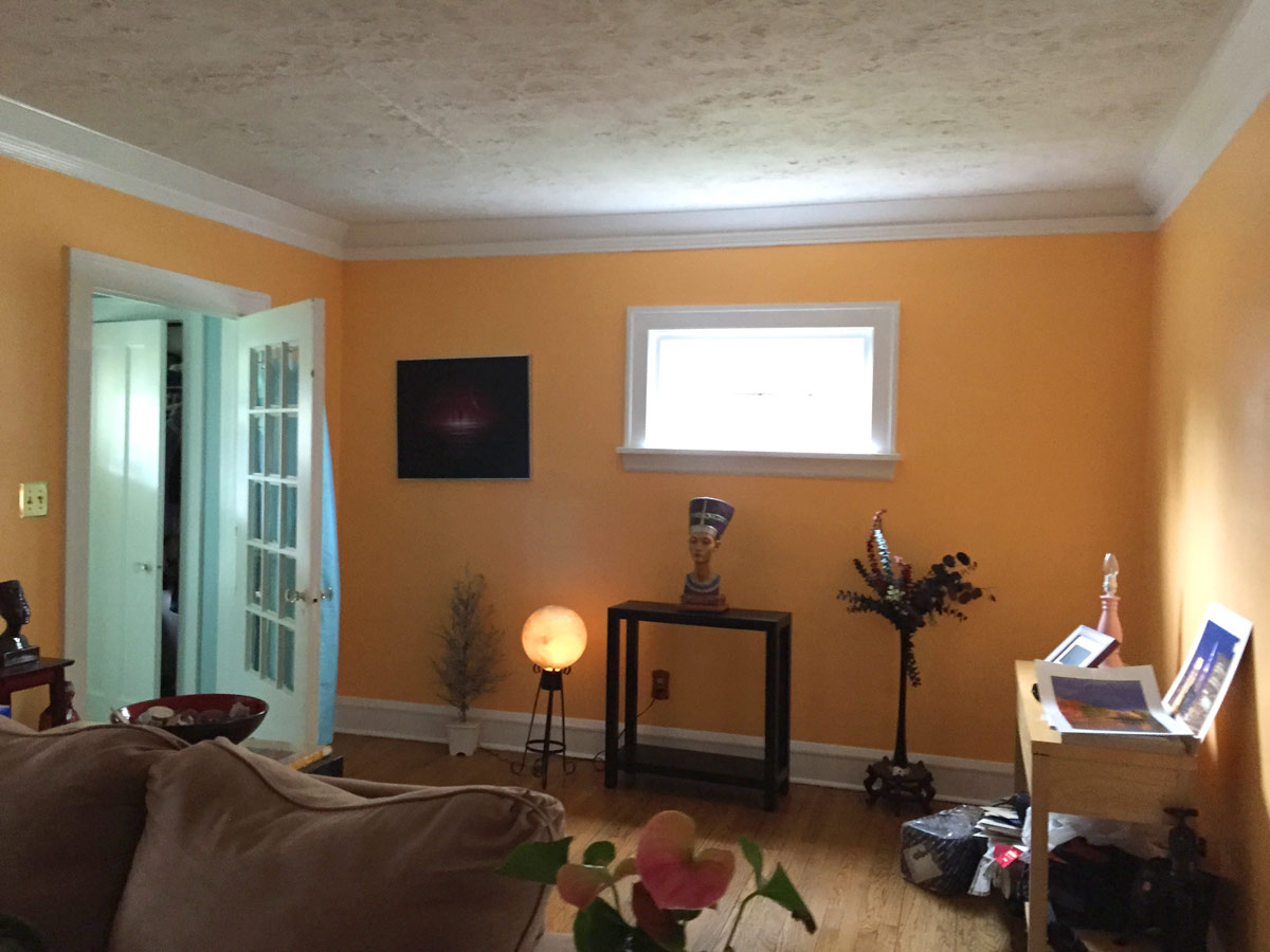 livingroom-before-wall-color