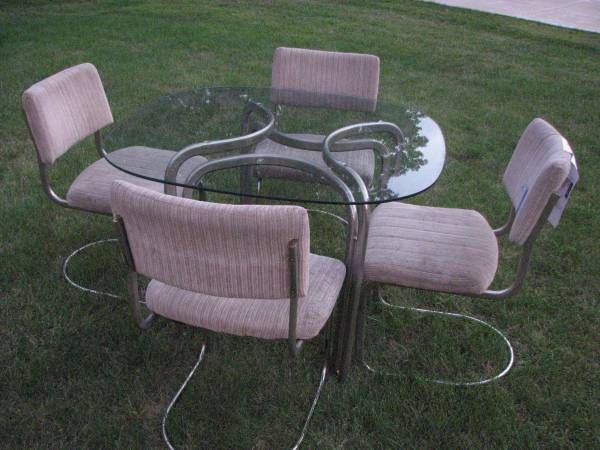 chairs-glass-table